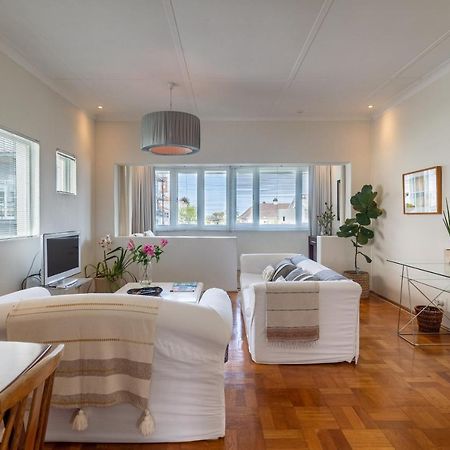 Portswood Mews - Chic White Studio Apartment Green Point Кейптаун Экстерьер фото