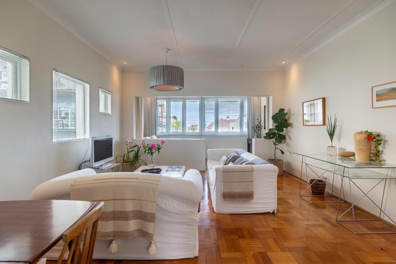Portswood Mews - Chic White Studio Apartment Green Point Кейптаун Экстерьер фото