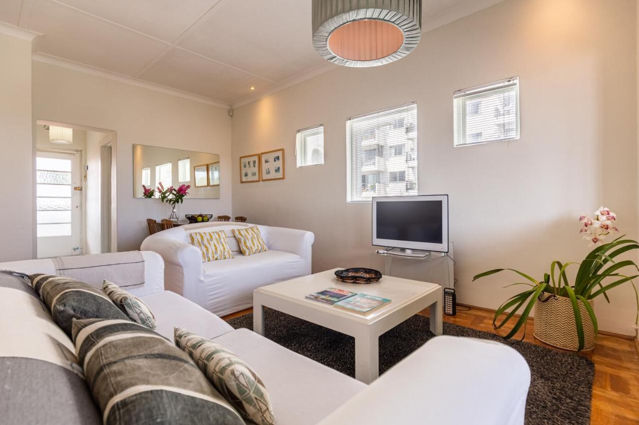 Portswood Mews - Chic White Studio Apartment Green Point Кейптаун Экстерьер фото