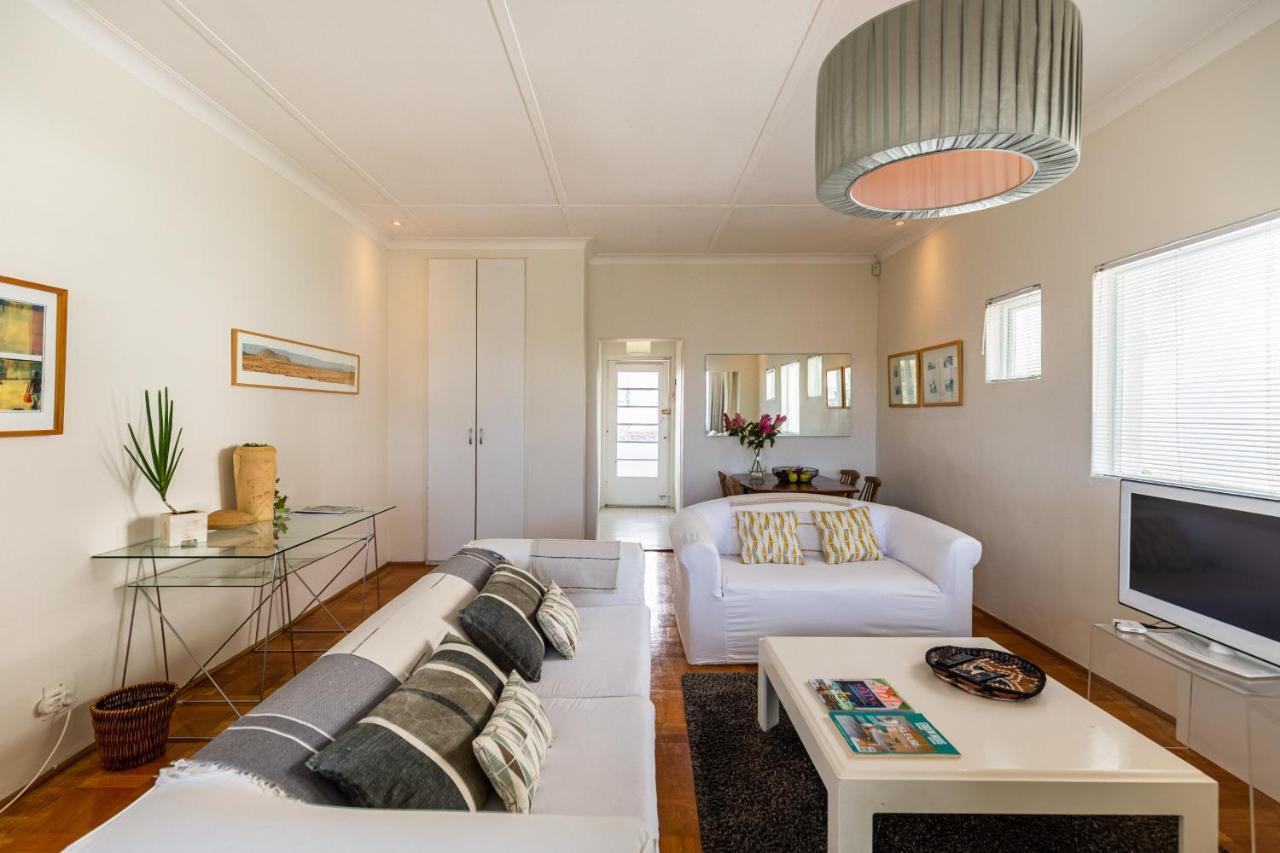 Portswood Mews - Chic White Studio Apartment Green Point Кейптаун Экстерьер фото