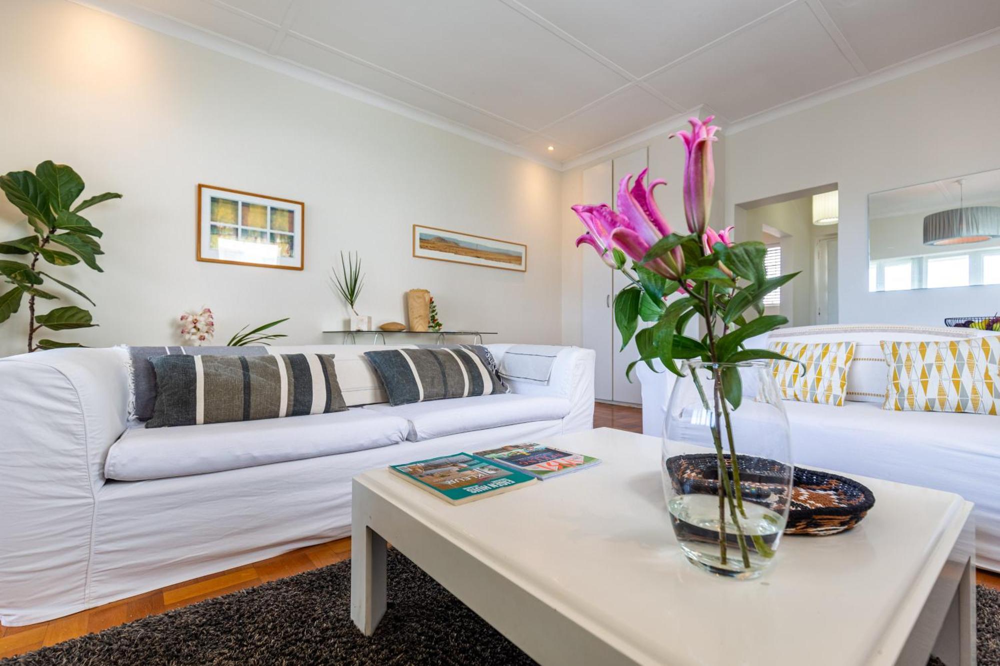 Portswood Mews - Chic White Studio Apartment Green Point Кейптаун Экстерьер фото